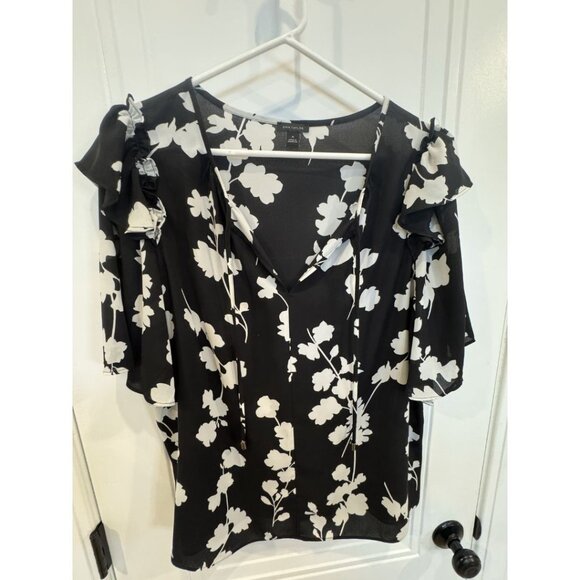 Ann Taylor Black & White Floral Short Flutter Sleeve Tassel Tie Blouse M Ruffle - Picture 2 of 9